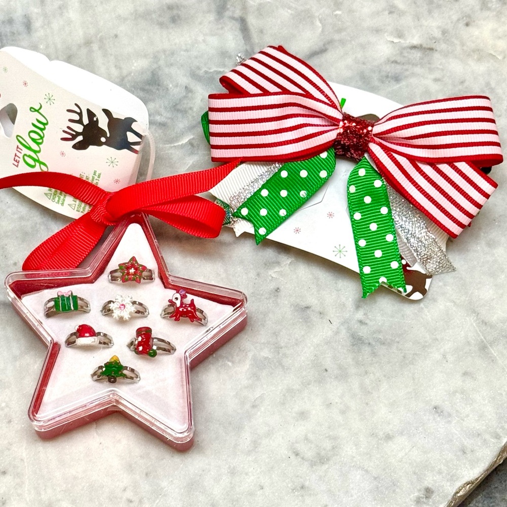 Claire’s Christmas Hair Bow & Rings for Girls Set of 7 in Star Ornament Gift Box